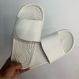 5 for $25🔥White Shower Massage House Slipper Sandals Size 7